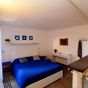 https://aria-di-mare-manarola-bolle-blu-apartment.hotelitalianriviera.com
