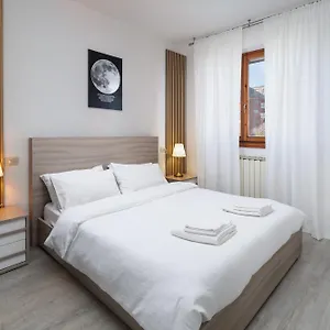 https://apartment-forum.it-lombardy.com